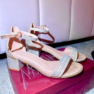 Short nude heels w/rhinestones!